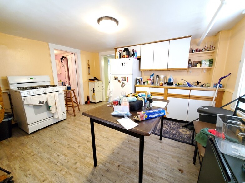 Primary Photo - 305 Rindge Ave
