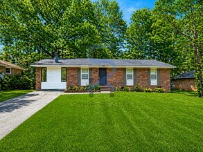 Building Photo - Charming 3-Bed Home on Iron Gate Blvd: Cozy Comfort in 1075 Sq Ft, Jonesboro!