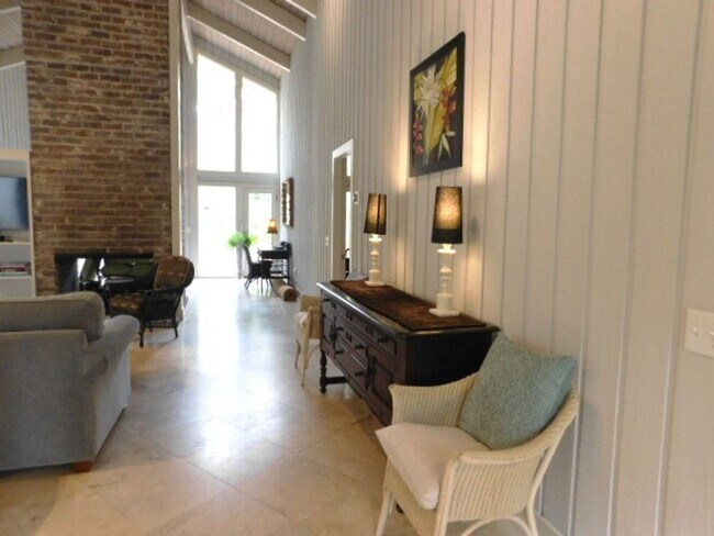 Building Photo - Spacious 2 Bedroom Home Located In Sea Pines