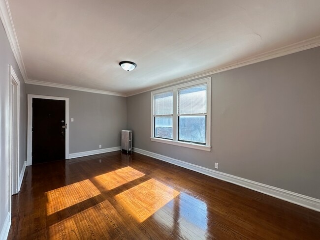 Building Photo - 3123 N Hamlin Ave