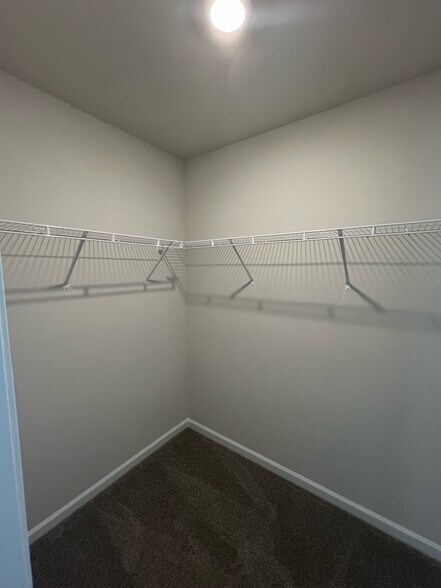 Building Photo - 903 Drake Grove Ln