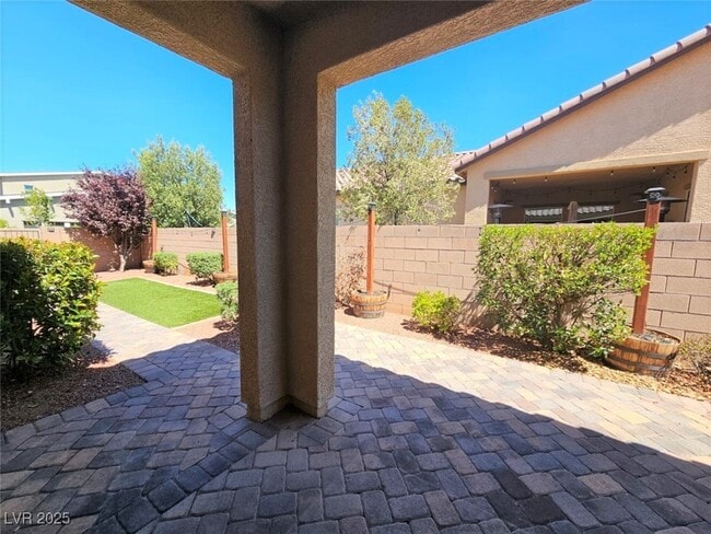 Building Photo - 3032 Camino Largo Ave