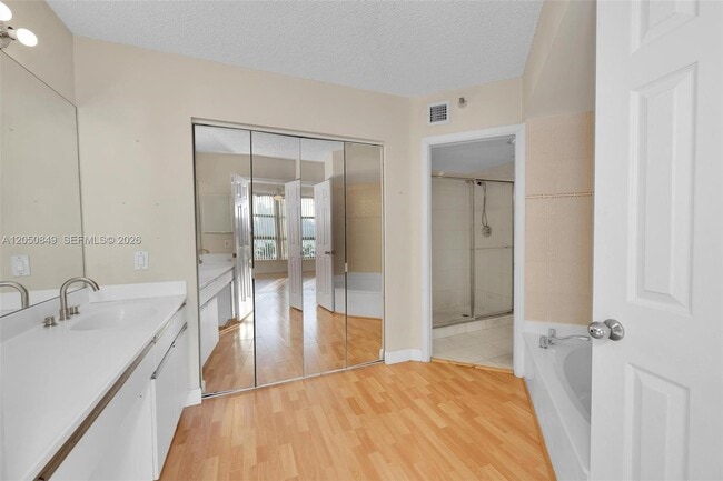Building Photo - 3530 Mystic Pointe Dr