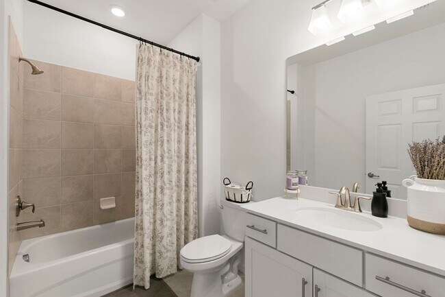 Building Photo - Stylish Corner Coach Home in Prime Fort My...