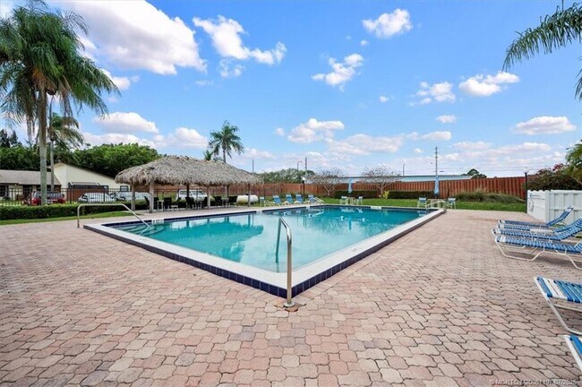 Building Photo - 8085 SE Villa Cir