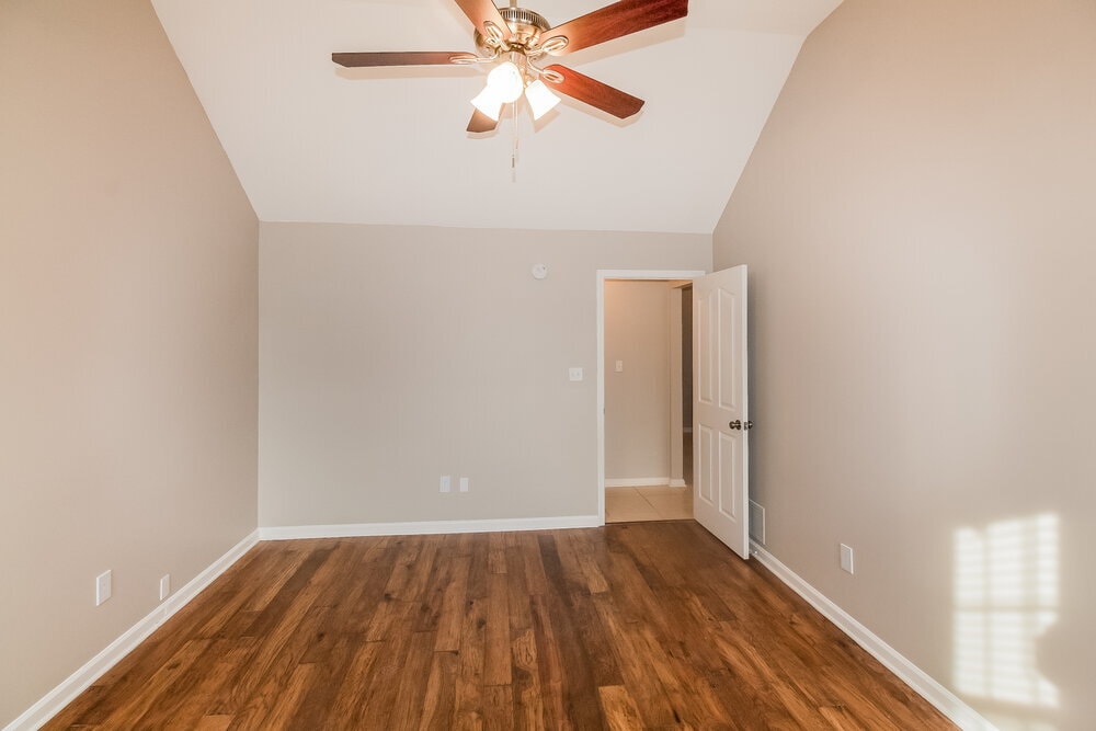 Building Photo - 4283 Ravenwood Park W