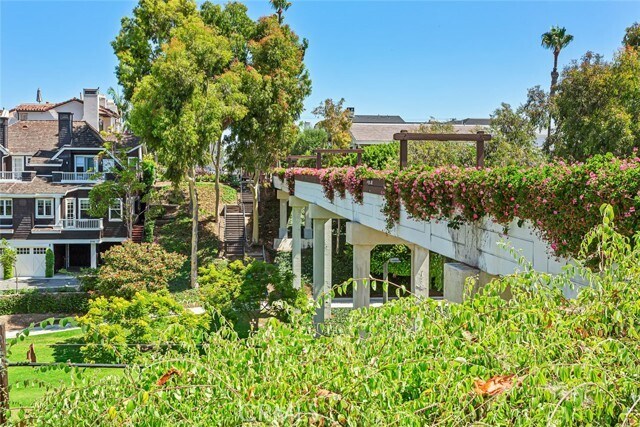Building Photo - 2720 Bayside Dr