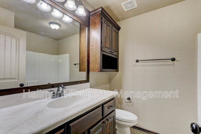 Building Photo - 920 SW 13th St