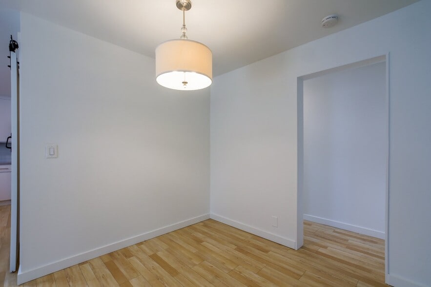 Building Photo - 6235 SE Clatsop St