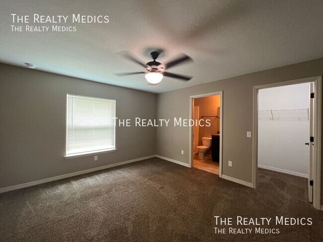 Building Photo - 16147 SW 17th Ave