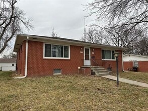 Building Photo - 375 S 44th St