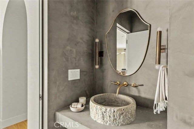 Building Photo - 738 San Lorenzo St