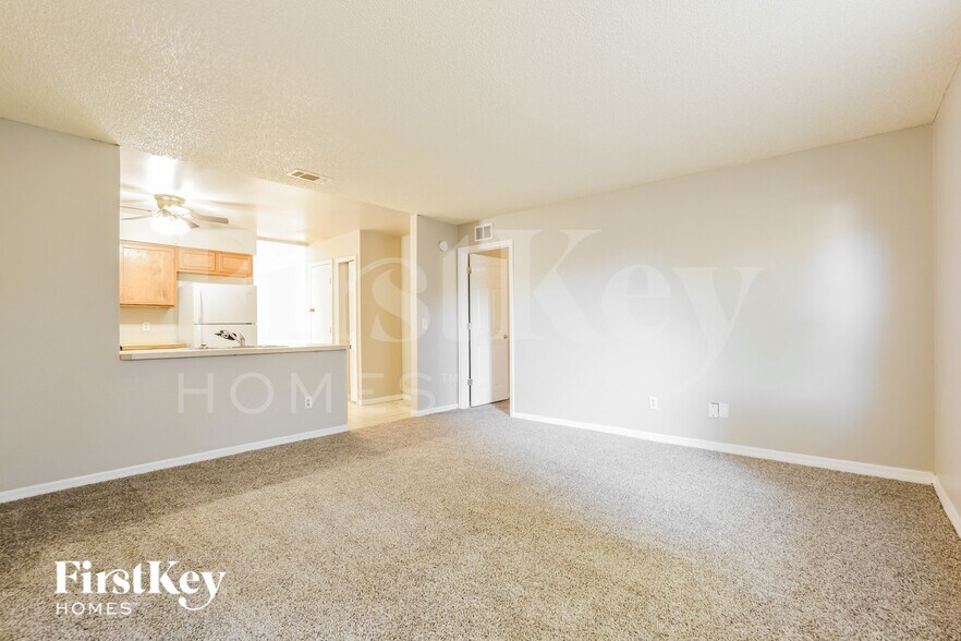 Building Photo - 2175 Carriage Pointe Loop