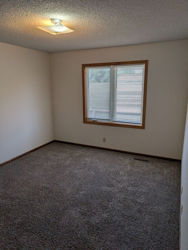Building Photo - 2216 Mirwyn Ct