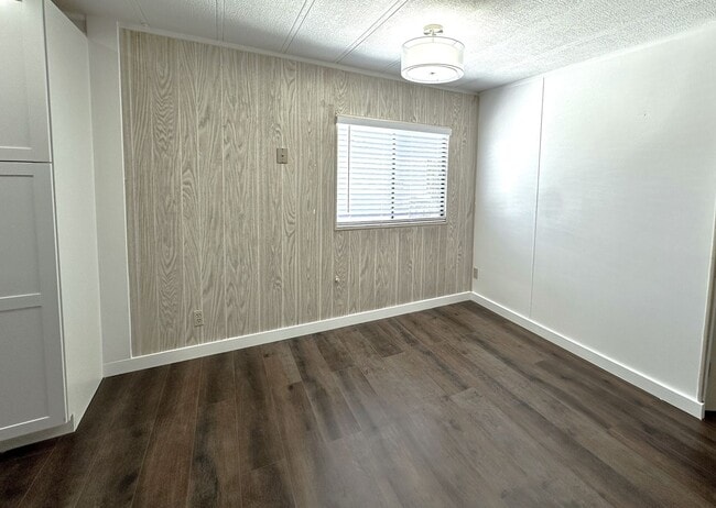 Building Photo - Stunning 2/2 Home in 55+ Leesure Village