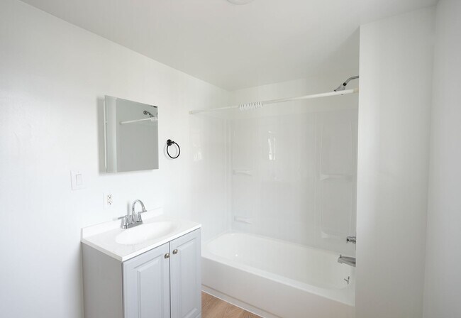 Building Photo - 334 Ann St