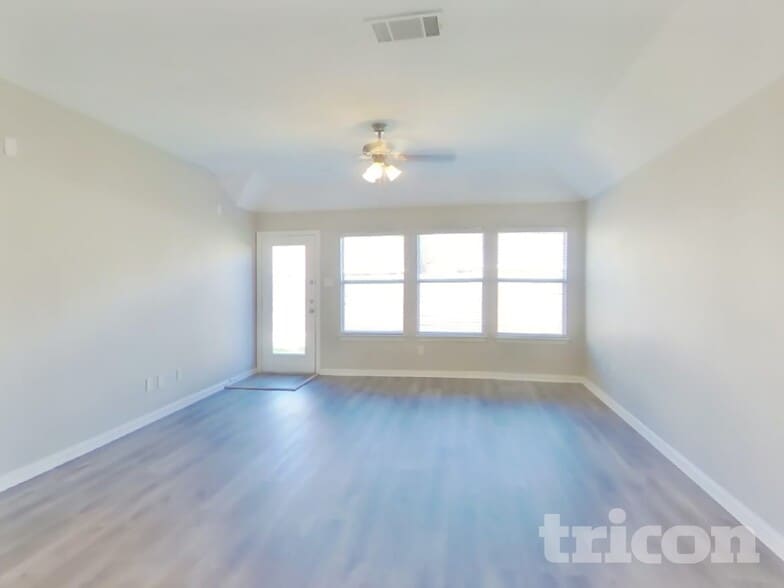 Building Photo - 2413 Castle Creek Dr