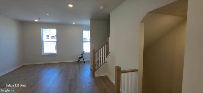 Building Photo - 242 Talucci Dr