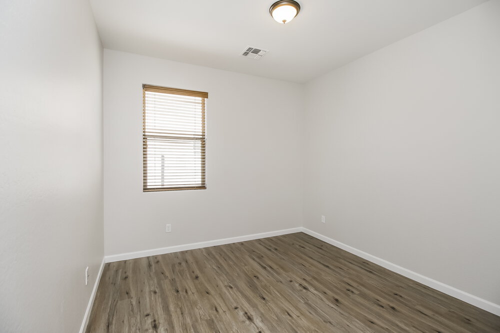 Building Photo - 1062 E Nickleback St