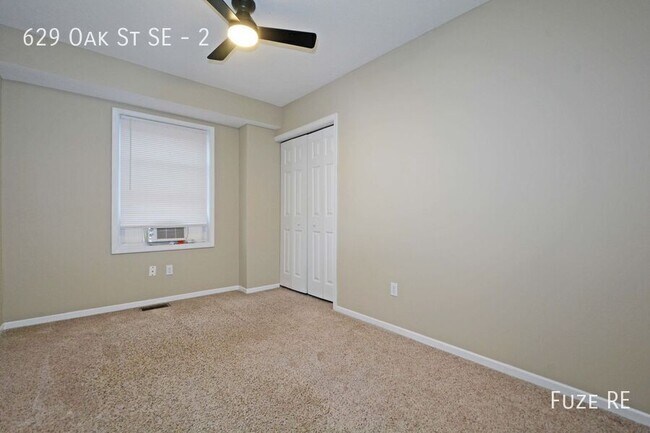 Building Photo - 629 SE Oak St