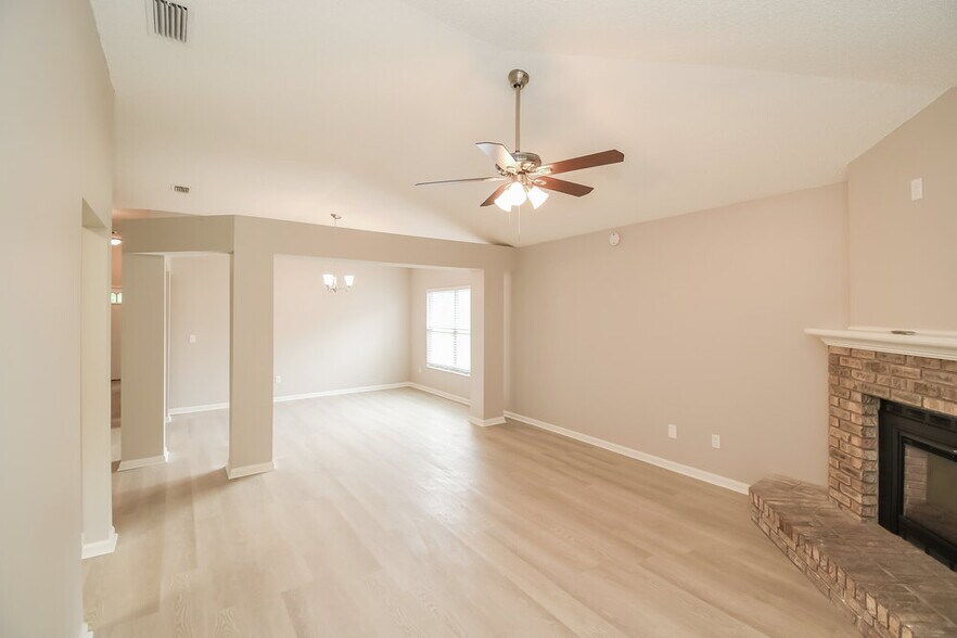 Building Photo - 2066 Tanager Dr