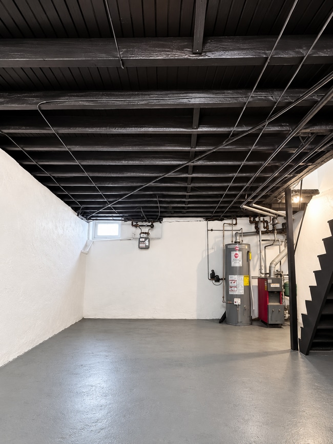 Building Photo - 5706 Reedland-
