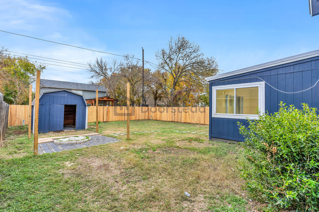 Building Photo - 1805 Rusty Nail Loop