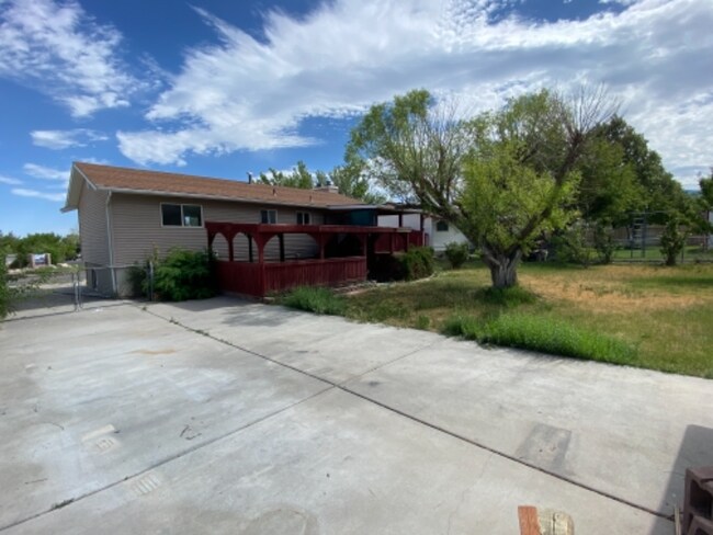 Building Photo - 521 W 400 N