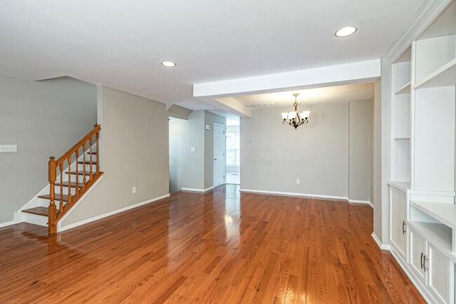 Building Photo - 212 William Livingston Ct