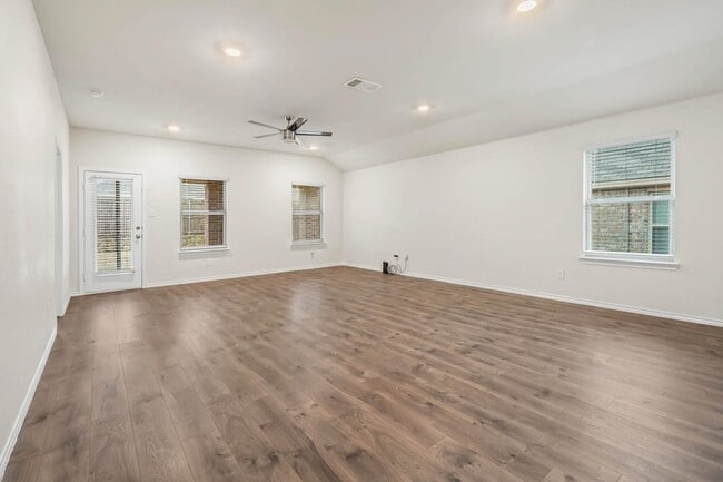 Building Photo - 2120 Tulipwood Dr