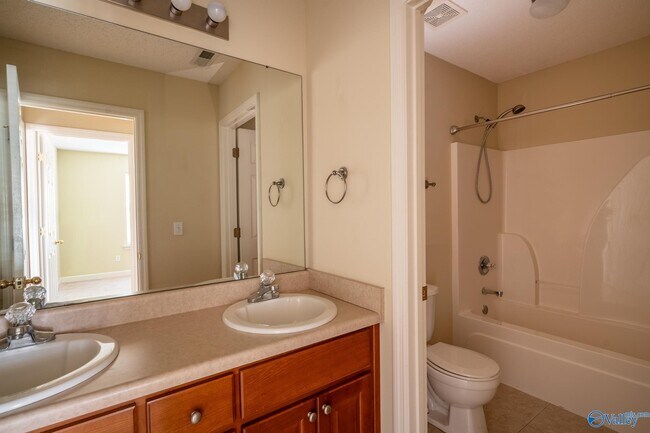 Building Photo - 5002 Blakemore Dr SE