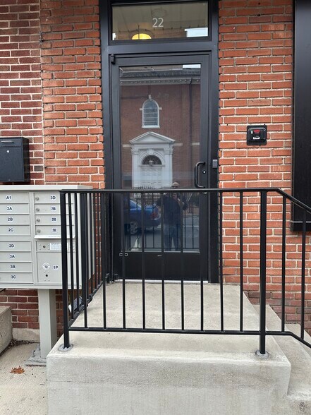 Primary Photo - 22 S Duke St