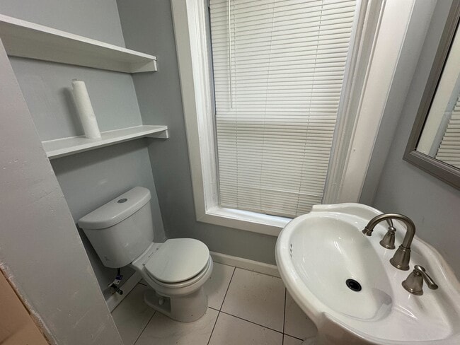 Building Photo - 529 Brinton St