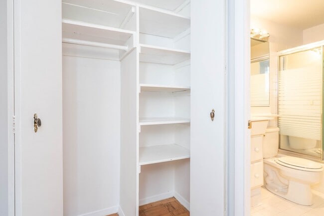 Building Photo - 1 Bed 1 Bath Condo in Barcroft Hills