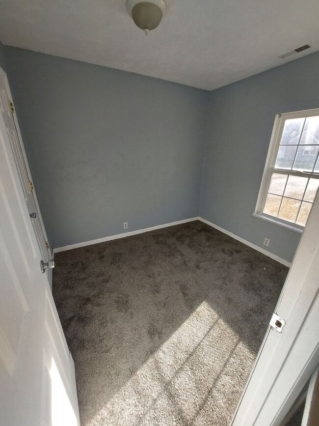 Building Photo - Spacious 3BD