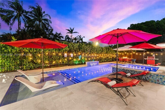 Building Photo - 2600 NE 15th St