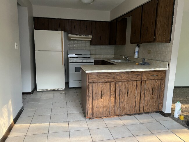 Building Photo - 14631 Lamon Ave