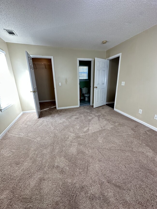 Building Photo - 160 Mills Run Dr