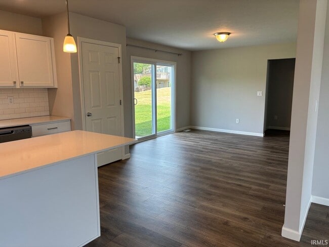 Building Photo - 54271 Stonebridge Dr
