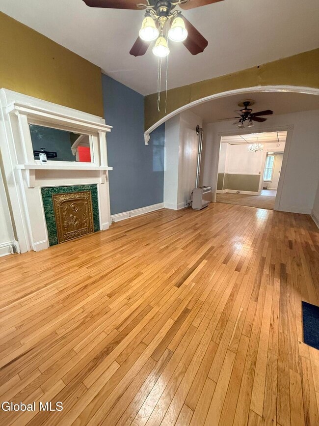 Building Photo - 412 2nd St