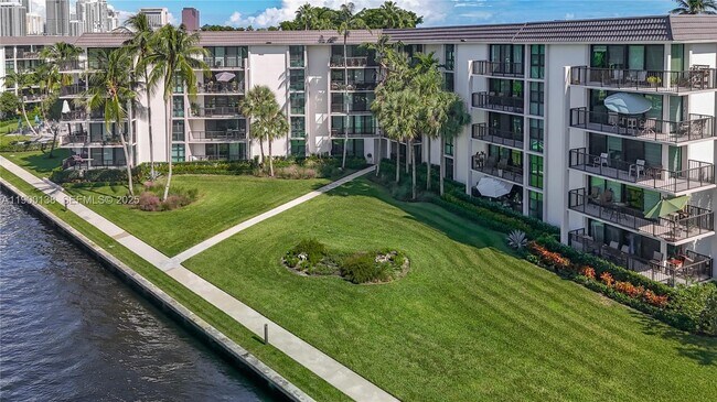 Building Photo - 1350 River Reach Dr