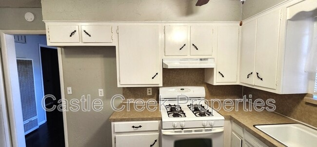 Building Photo - 20 E 12th St