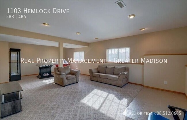 Building Photo - 1103 Hemlock Dr