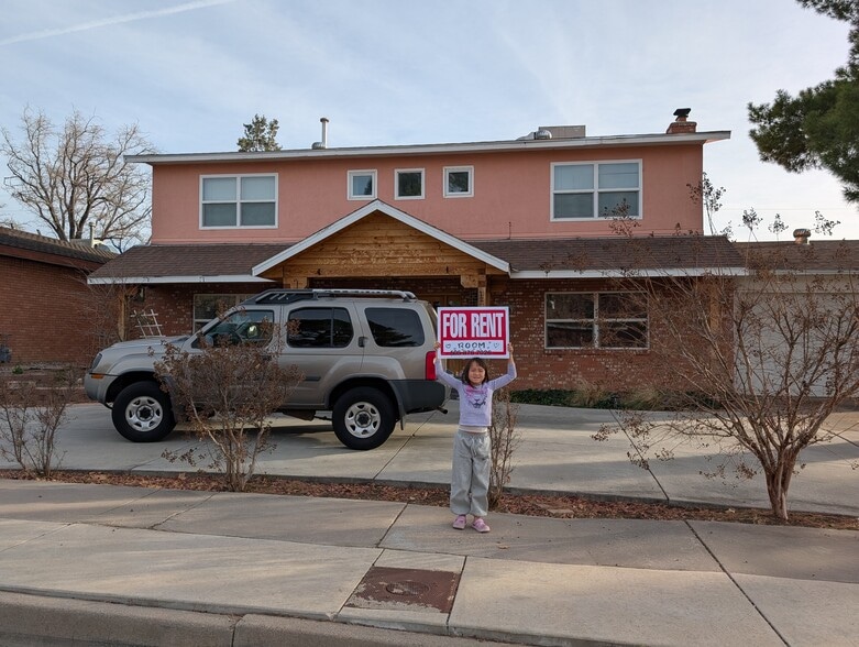 Building Photo - 8912 Bellehaven Ave NE