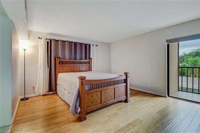 Building Photo - 124 Cypress Way E