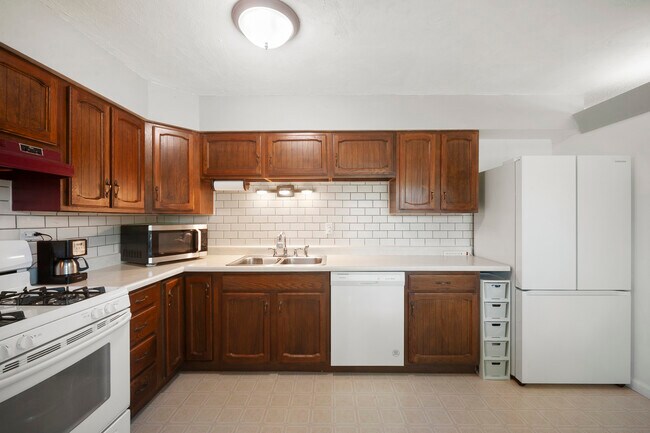 Building Photo - 114 McCabe Dr