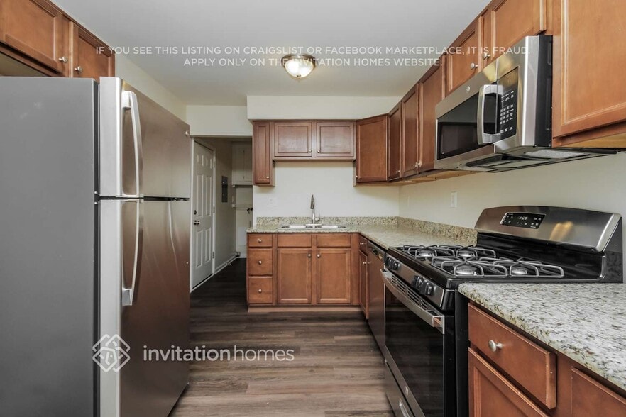 Building Photo - 141 Queenswood Rd