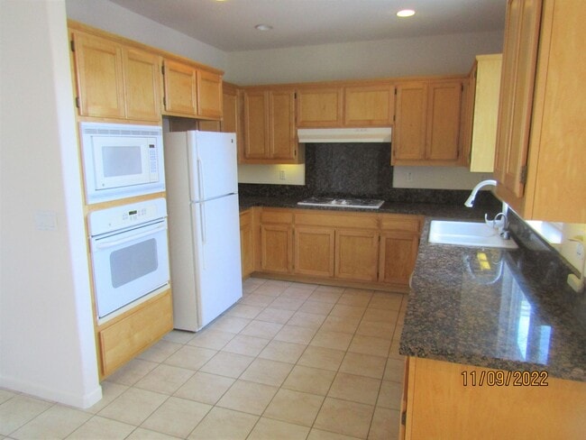 Building Photo - Beautiful Home Near Golf course!! Brand ne...
