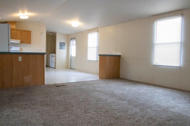 Building Photo - Adorable 2 bedroom 2 bath!