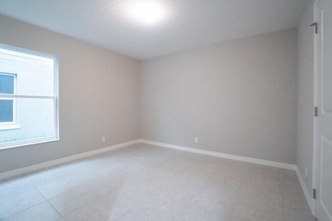 Building Photo - 242 Reese Ct